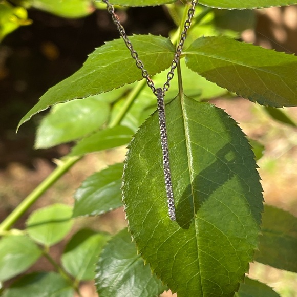 Solid 14k White Gold and Natural Diamond Linear Bar or Stick Pendant - Picture 4 of 6